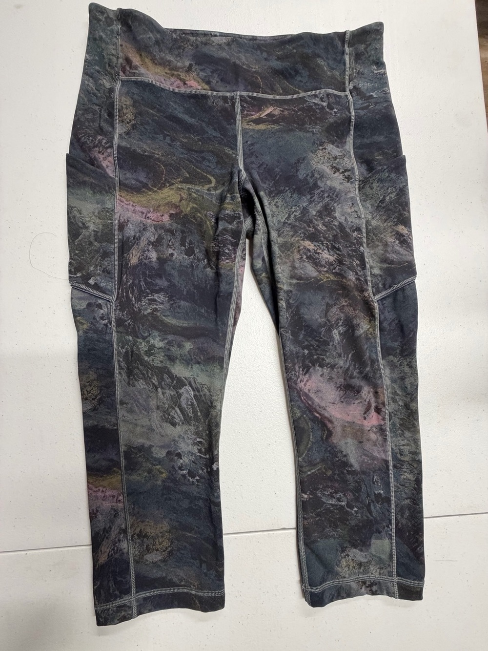 Lululemon Athletica Women's Cosmic Powertrain Cropped Leggings Size 10